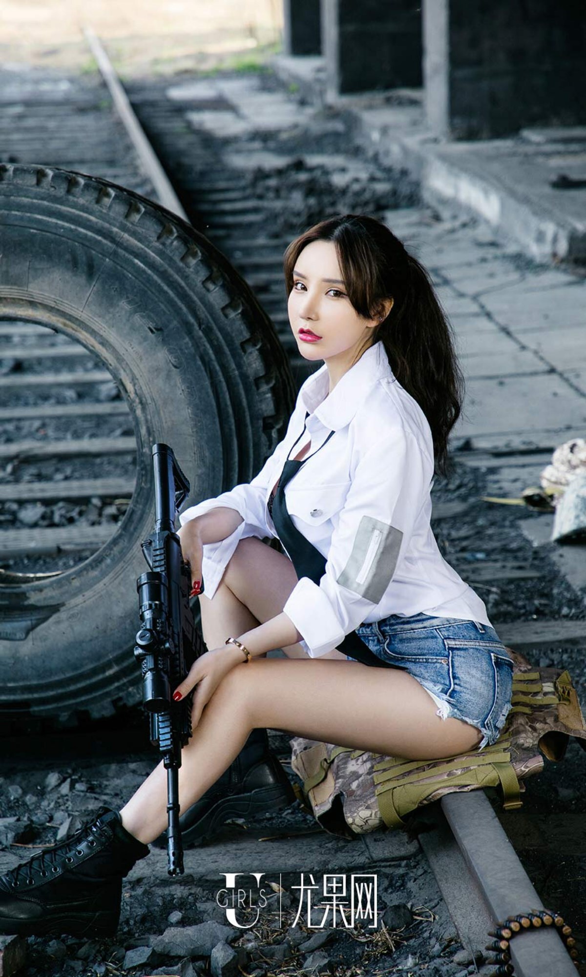 [爱尤物]2018APP NO.1069 周于希一擦枪